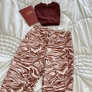 Chic pants with a unique brown and cream pattern. Ideal for a standout style.